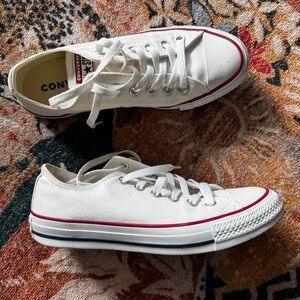 WOMEN’S WHITE LOW TOP CONVERSES ALL STAR CHUCK TAYLOR 7